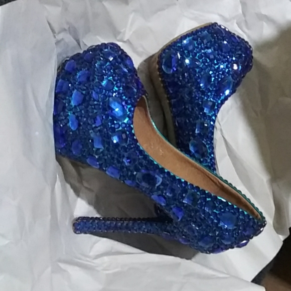 Shoes - Picture 4 of 4